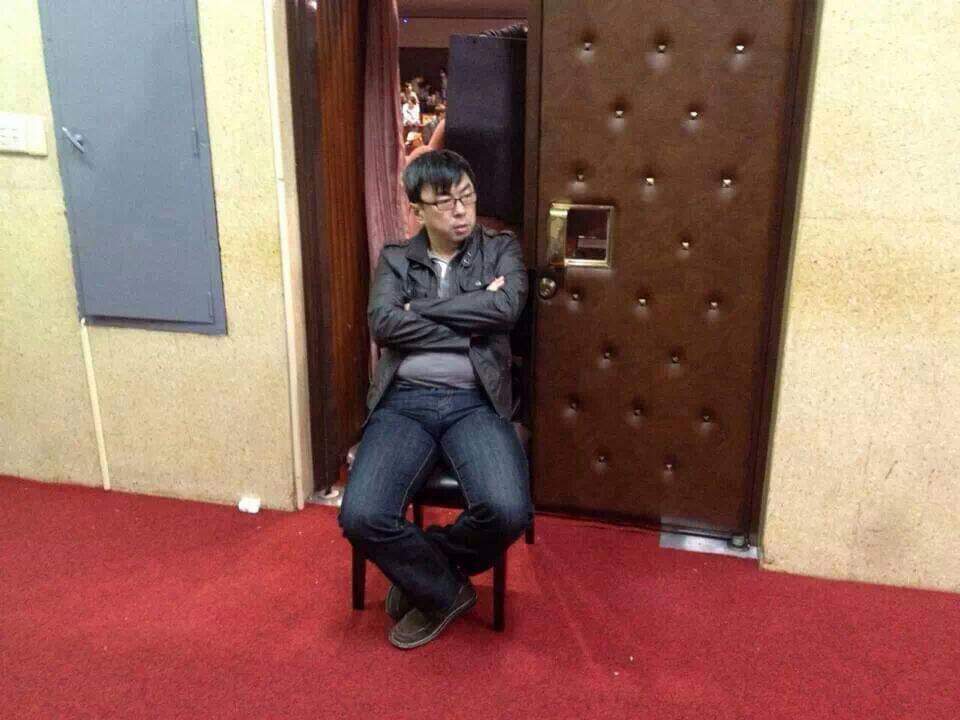 立委段宜康在臉書自問自答說，「明天要把票投給誰？」「 反正絶不會投給游盈隆」。 圖：翻攝自段宜康臉書