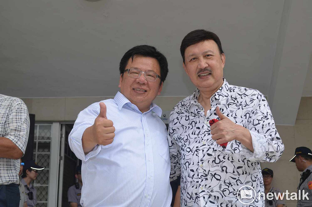 李俊俋已經表態參選2020年立委，右為民進黨歌壇長青樹余天。 圖：本報資料照片，蔡坤龍/攝