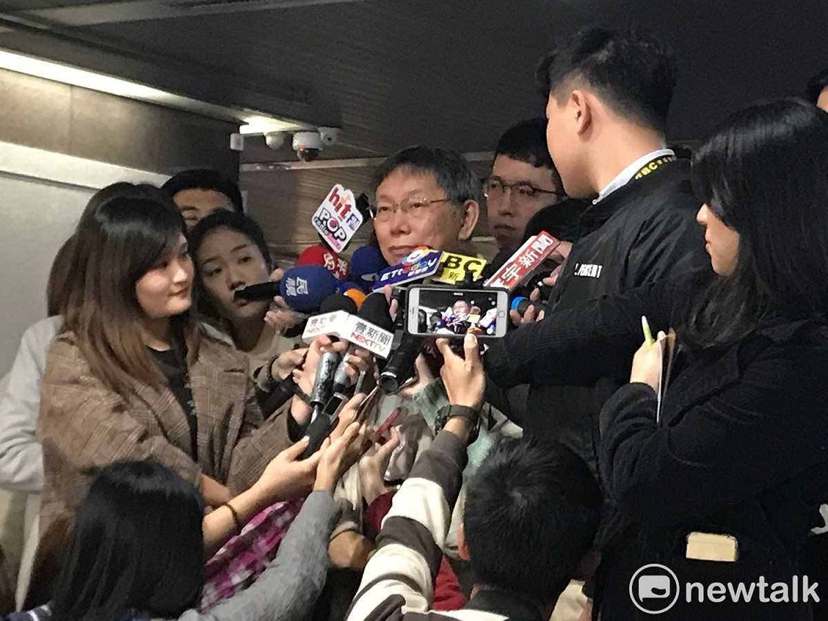總統蔡英文日前呼籲各政黨不要再講「九二共識」，台北市長柯文哲今（7）日說，若這問題不存在，那當然不用提，不然就是要有更好的替代方案，所以應該反問蔡總統「不然妳覺得應該怎麼處理？」 圖 : 周煊惠 / 攝