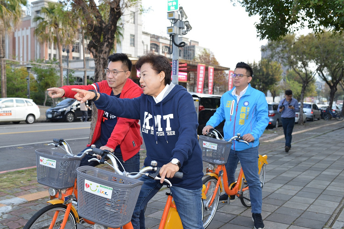 沈智慧騎iBike勘查旱溪北屯段自行車專用道。 圖 : 沈智慧競選總部/提供