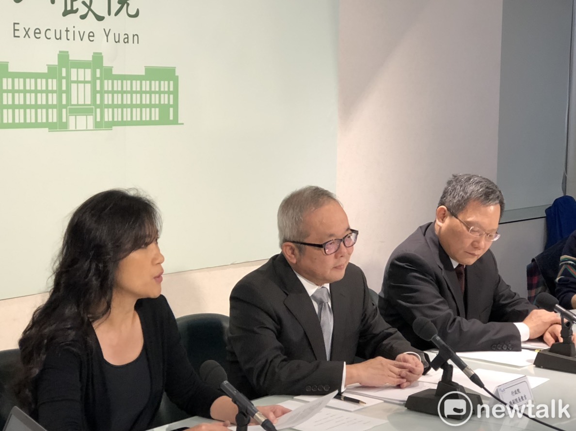 行政院今（８）上午召開「歲計賸餘相關規劃說明」記者會。 圖：謝莉慧／攝