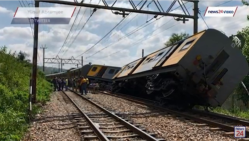 南非8日發生兩列火車追撞事故，造成3人身亡、300餘人輕重傷。 圖：翻攝news24網站