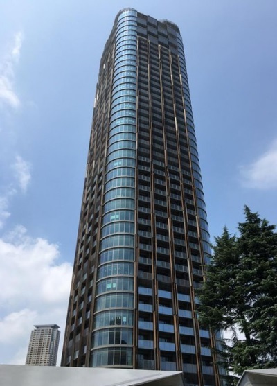 著名的PARK COURT赤坂檜町THE TOWER也有陸客想釣高價脫手不成而只好來不斷降價。 圖：取自property-bank資產庫官網
