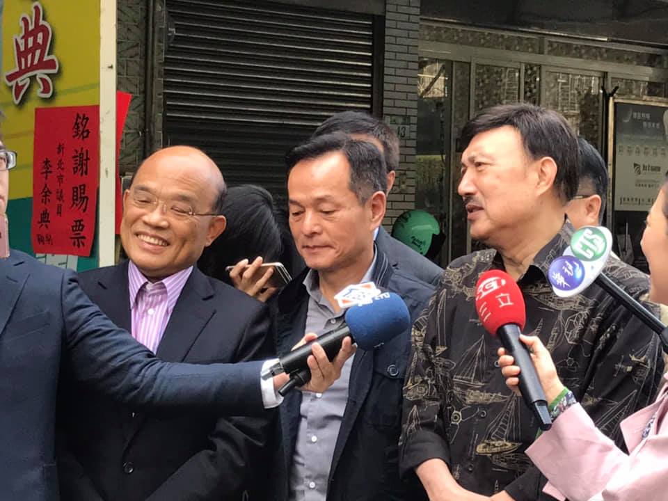 左起蘇貞昌、李余典、余天。 圖：取自 李余典臉書