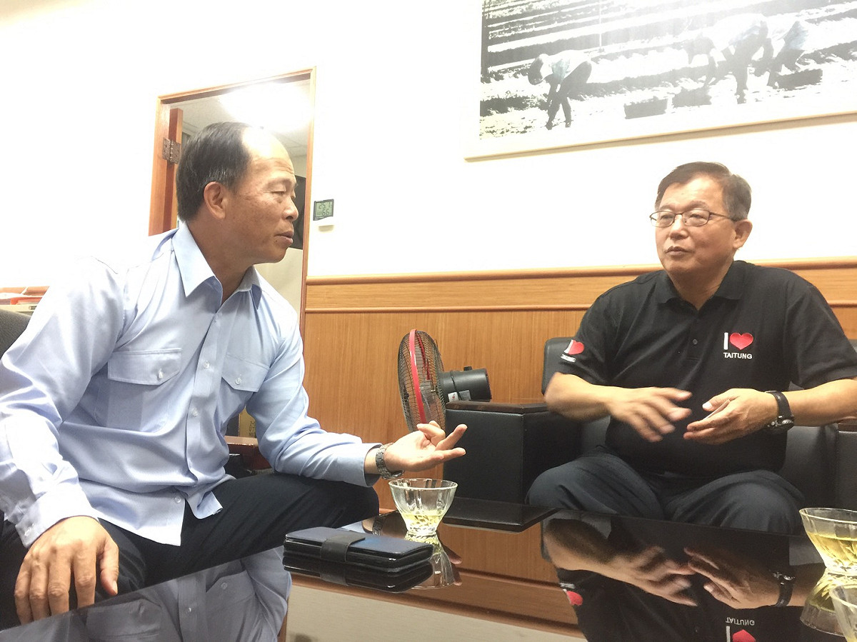 海洋委員會海巡署東部分署長胡忠安今天拜訪台東縣政府農業處長許瑞貴。 圖：台東縣政府/提供
