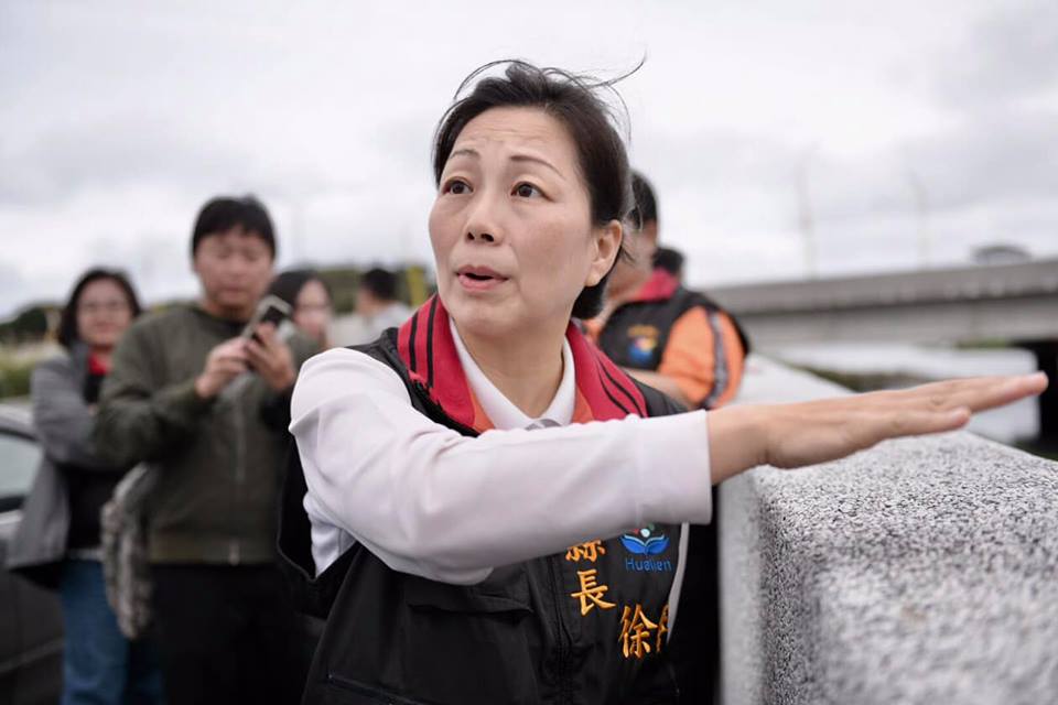 針對花蓮縣府和中央災害應變中心無法連接上一事，花蓮縣長徐榛蔚表示，不清楚為何無法聯繫。 圖：翻攝徐榛蔚臉書(資料照片)
