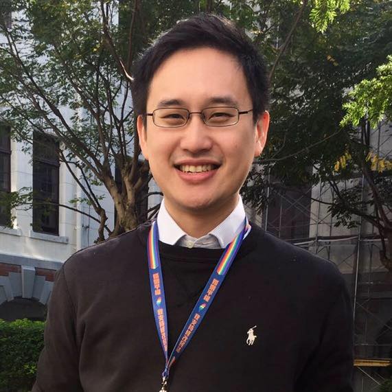「口譯哥」趙怡翔人事爭議吵得沸沸揚揚，律師林智群今天在臉書發文，質疑現在藍營人士對外交部的抨擊，「你們哪個人不是這樣走過來的？裝什麼清高？」，難道「自己當就是適才適所？別人當就是酬庸？」 圖：翻攝自趙怡翔臉書