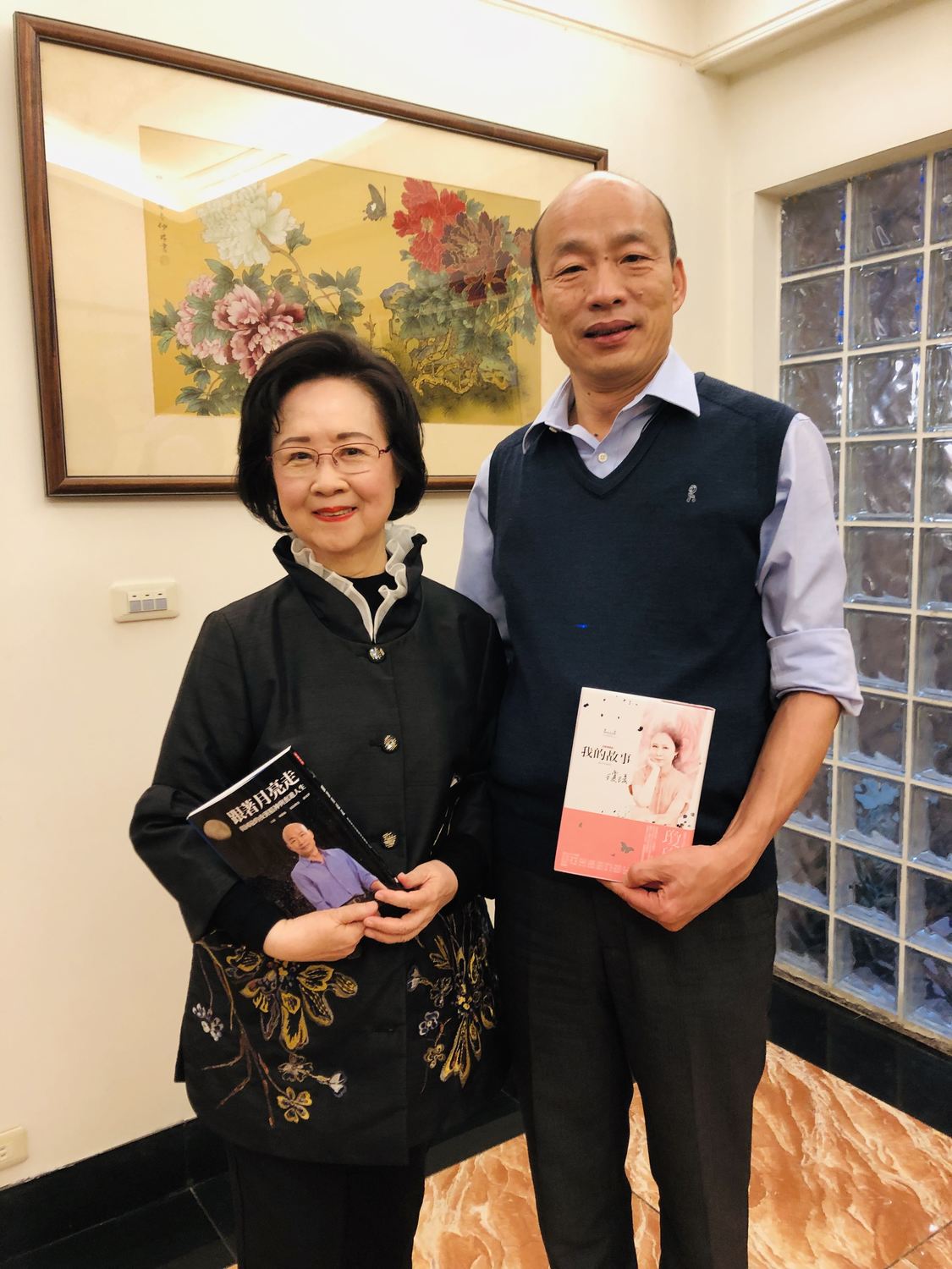 高雄市長韓國瑜13日北上拜會知名作家瓊瑤。 圖：高雄市新聞局提供