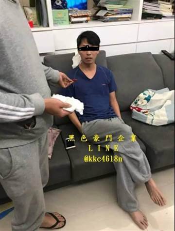 肉圓哥因為毆打妻女，遭鄉民圍毆。 圖 : 翻攝自黑色豪門企業line@kkc4618n