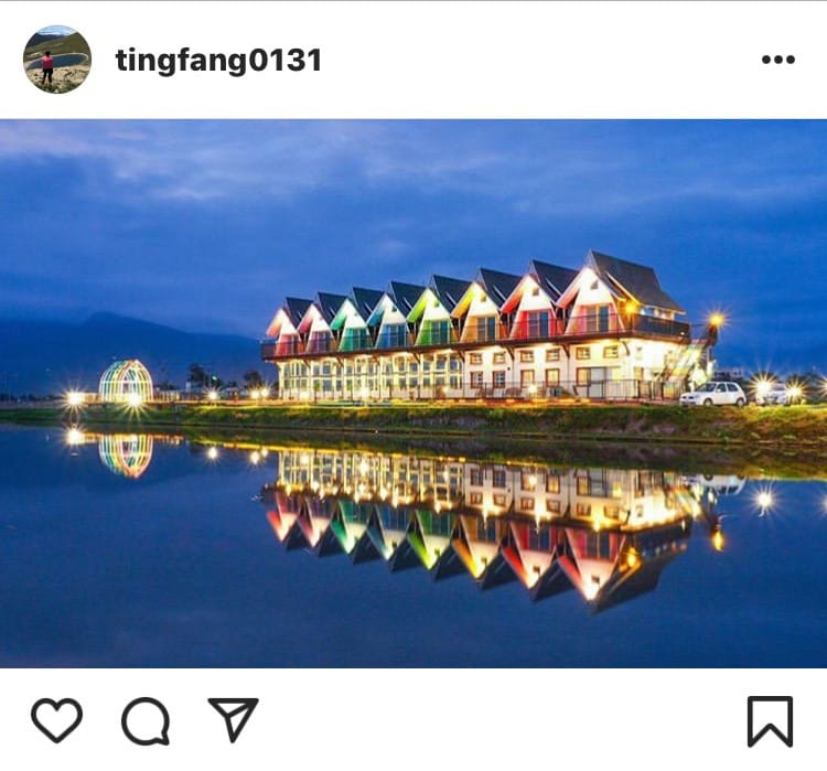 「天空島上的小木屋」在晚上拍也別有一番風味。 圖：翻攝自instagram tingfang0131／開放權限