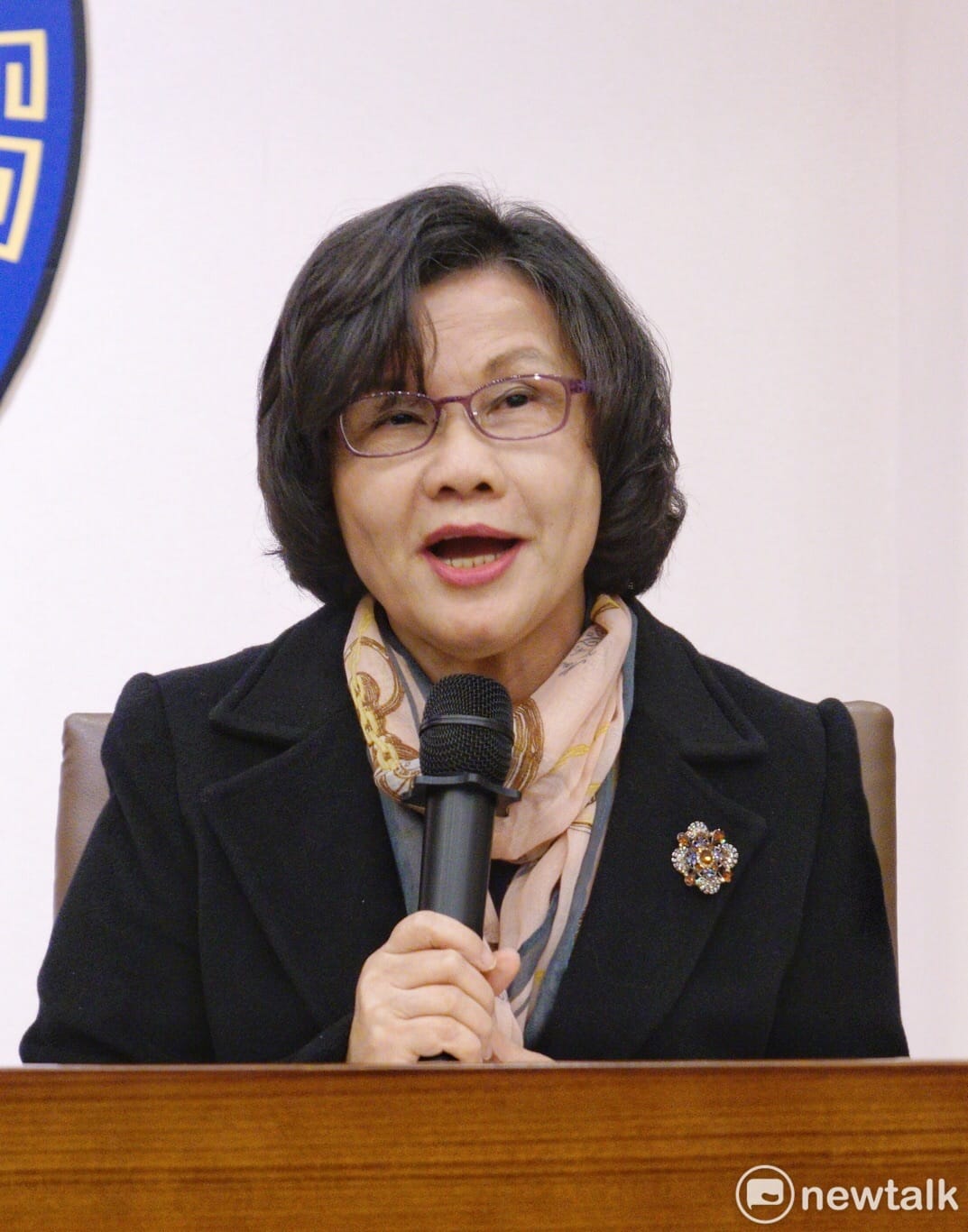 王幼玲指出，管中閔自99年起供稿壹傳媒，7年共領了4百萬元稿酬，其中擔任內閣官員3年，領了190萬元。 圖：張良一／攝