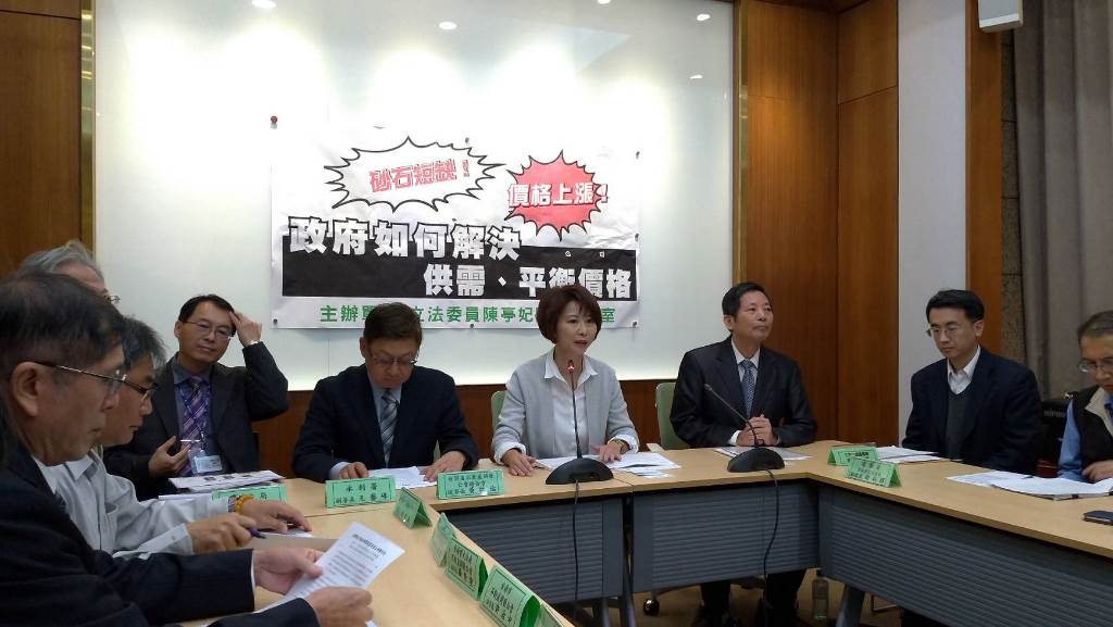 人為哄抬造成南部砂石漲價？綠委陳亭妃：原料不穩會影響工程推動。 圖:記者陳佩君/攝