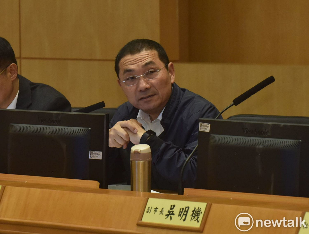 新北市長侯友宜今早在市政會議中以「這段時期有一些警界人事異動」，指示警局注意勿造成人心浮動。 圖：王峻昌/攝