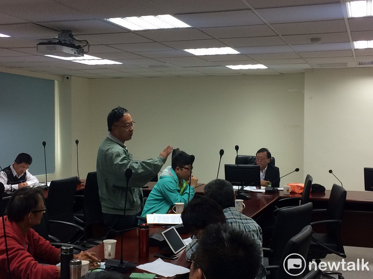 高雄反空污體向環保局長當面建言。 圖：孫家銘／攝