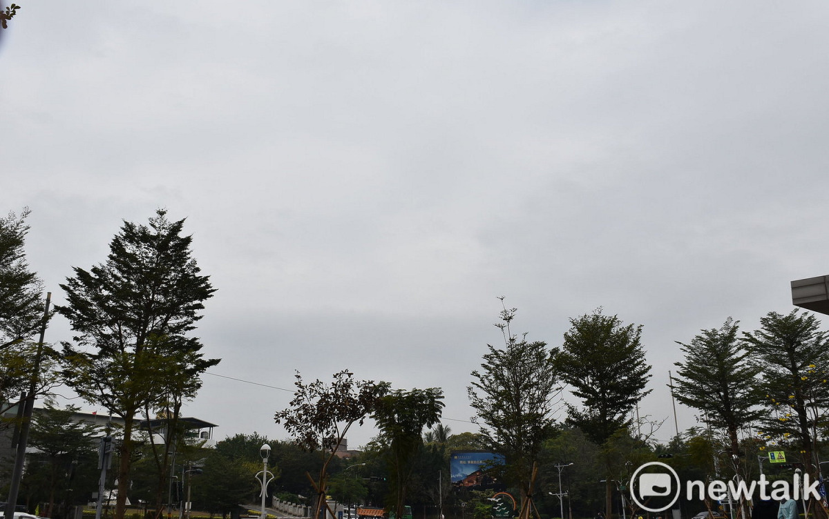 今天高屏地區空品為紅色警示，不利所有族群健康。 圖：孫家銘／攝