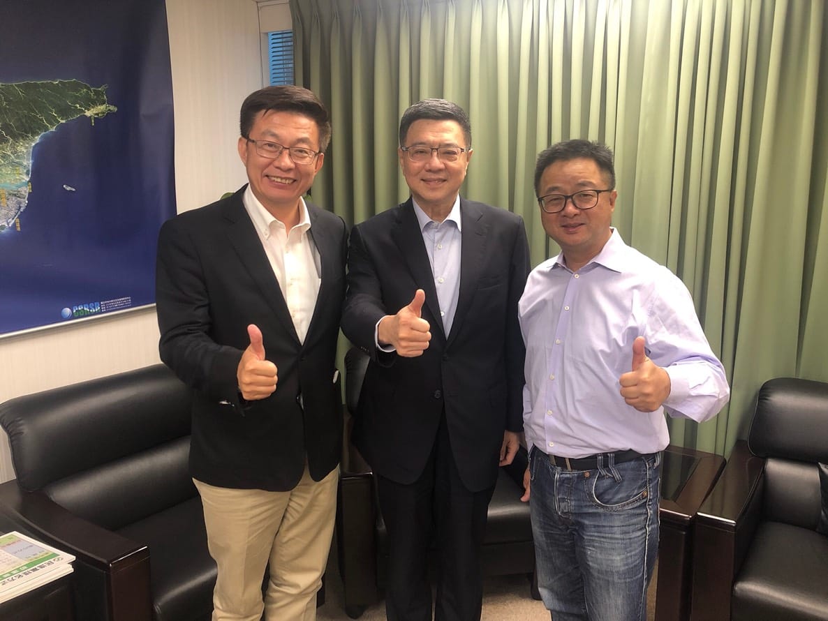 台南立委補選參選人郭國文與民進黨主席卓榮泰、祕書長羅文嘉對談「新民進黨運動」。 圖：郭國文提供