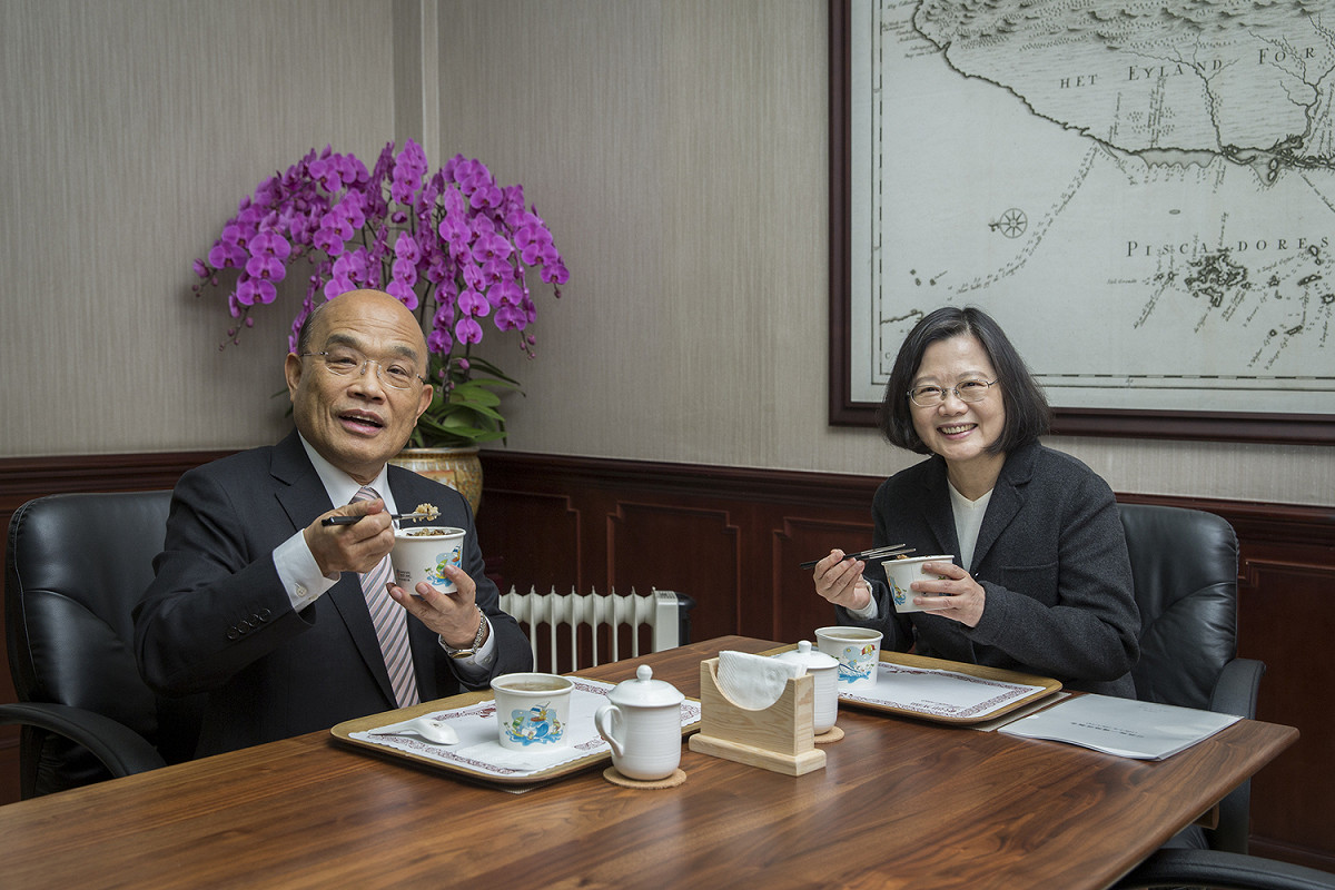 蔡英文總統今天與行政院長蘇貞昌進行例行的午間會見。 圖：總統府提供