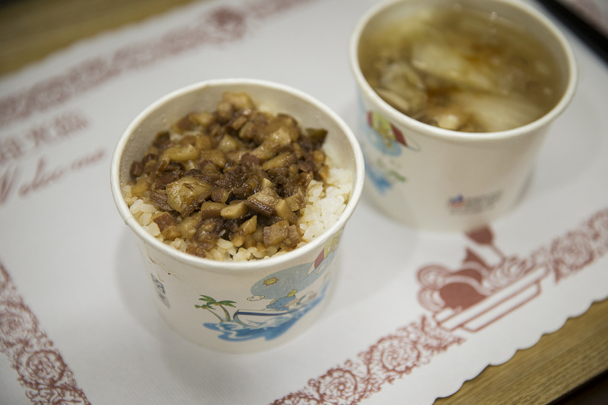 蔡總統特別的滷肉飯、肉羹。 圖：總統府提供