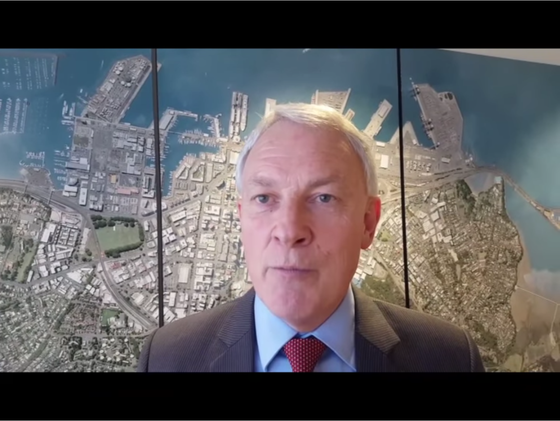 奧克蘭市長高夫（Phill Goff）帶頭向他們表達紐西蘭全國性憤慨，痛斥這家人行徑乖張，要求警方採取行動。 圖：翻攝自Youtube