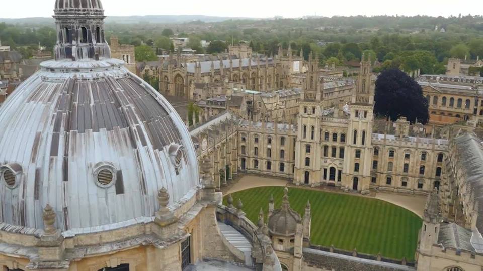 英國知名牛津大學考慮中國華為涉入全球間諜疑雲，已通知相關單位暫停接受該公司的贊助研究。 圖：翻攝牛津大學臉書
