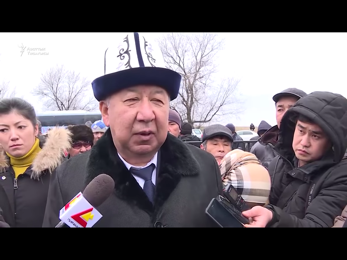吉爾吉斯第一副總理博羅諾夫(Kubatbek Boronov)在一份聲明中對反華抗議發表評論說，抗議者被恐慌情緒所誤導，過去兩年中每年進入吉爾吉斯的中國人不足1000人。 圖：翻攝自Youtube（資料畫面）