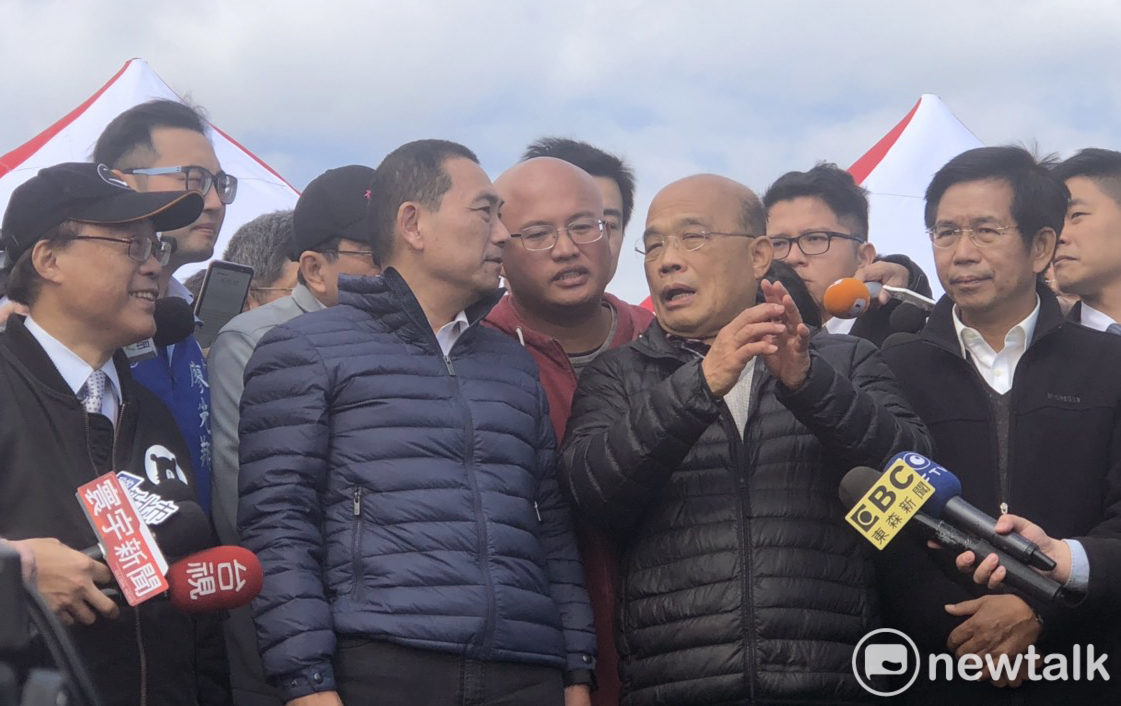 行政院長蘇貞昌和新北市長侯友宜今一同前往金山區沙珠灣視察，希望將中角沙珠灣建設成衝浪基地。 圖：林昀真/攝