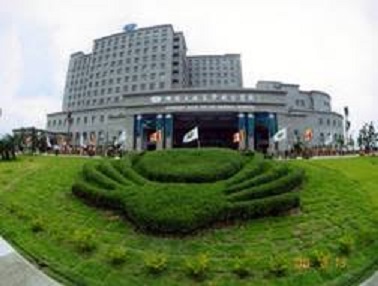 嘉義縣大林鎮8歲陳姓女童昨天在房間內被折疊桌夾住送醫不治案，檢警今天前往大林慈濟醫院相驗。 圖 : 翻攝自airpa.org.tw