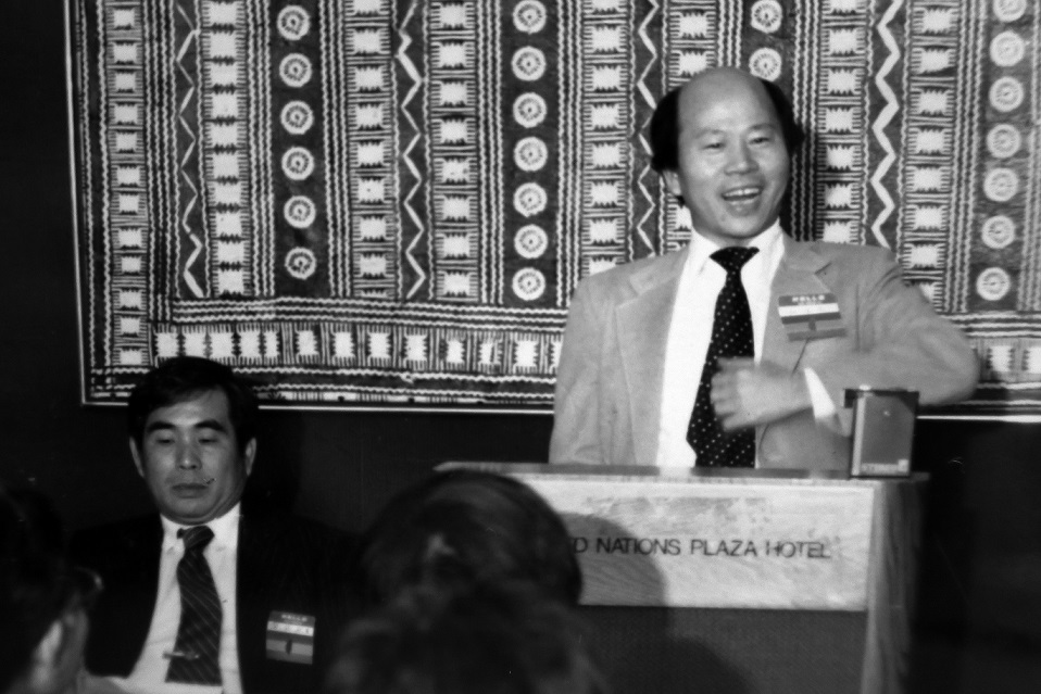 1986年5月1日，許信良在美國紐約市「聯合國廣場」大酒店宣布「台灣民主黨建黨委員會」成立。 圖：張富忠／提供