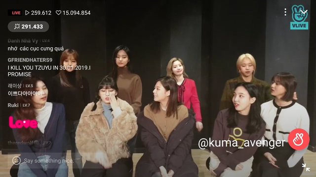 韓國偶像女團TWICE日前在直播時，收到網友惡意恐嚇，揚言要殺了成員周子瑜，嚇壞正在看直播的粉絲。 圖：kuma_avenger推特／翻攝