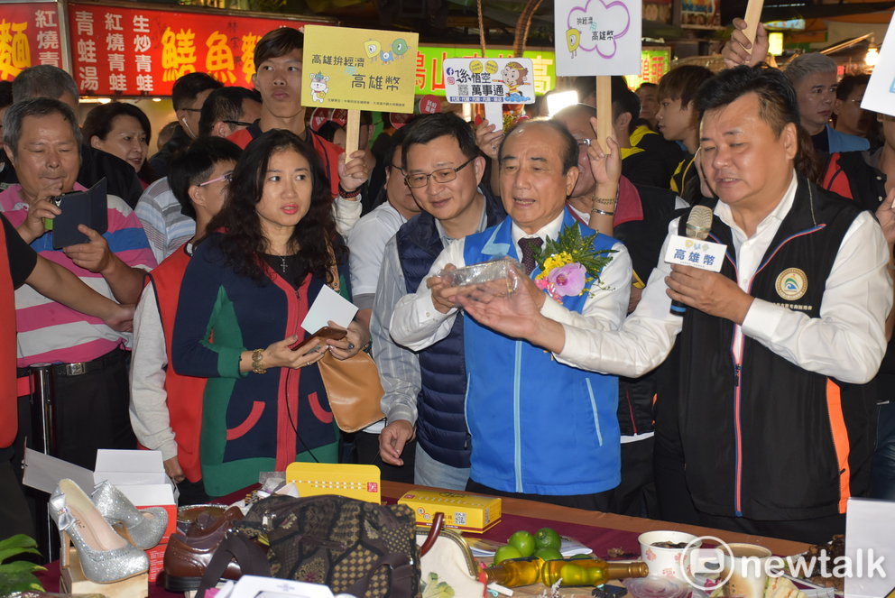 王金平(中)幫忙行銷 圖：孫家銘／攝