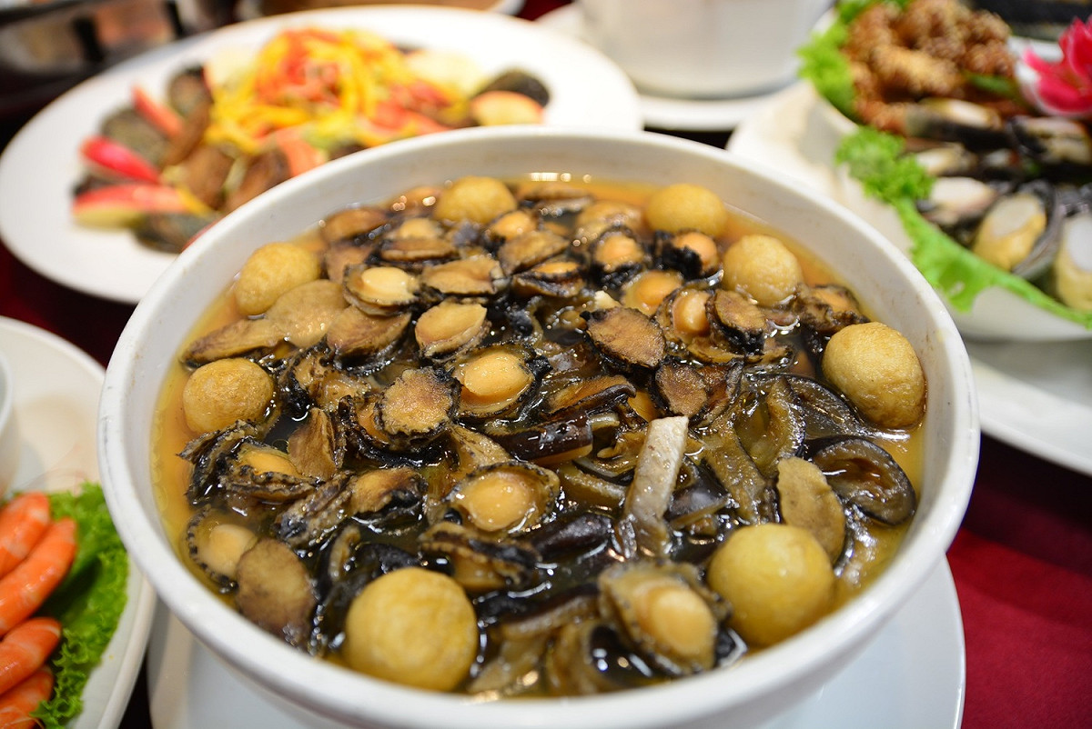 鮑魚經常是年節常備食材，輕鬆料理就能美味上桌。 圖：新北市農業局漁管處提供
