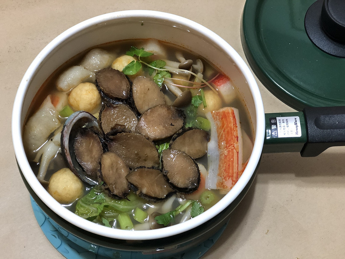 貢寮區漁會「貢寮滷」加入湯品或火鍋，料理瞬間升級。 圖：新北市農業局漁管處提供