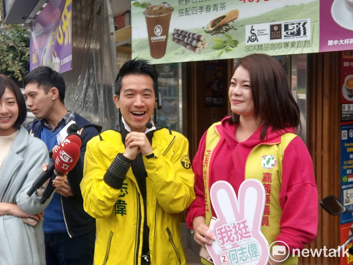 民進黨台北市立委候選人何志偉今（20）天上午前往大龍市場掃街拜票。 圖：趙婉淳／攝