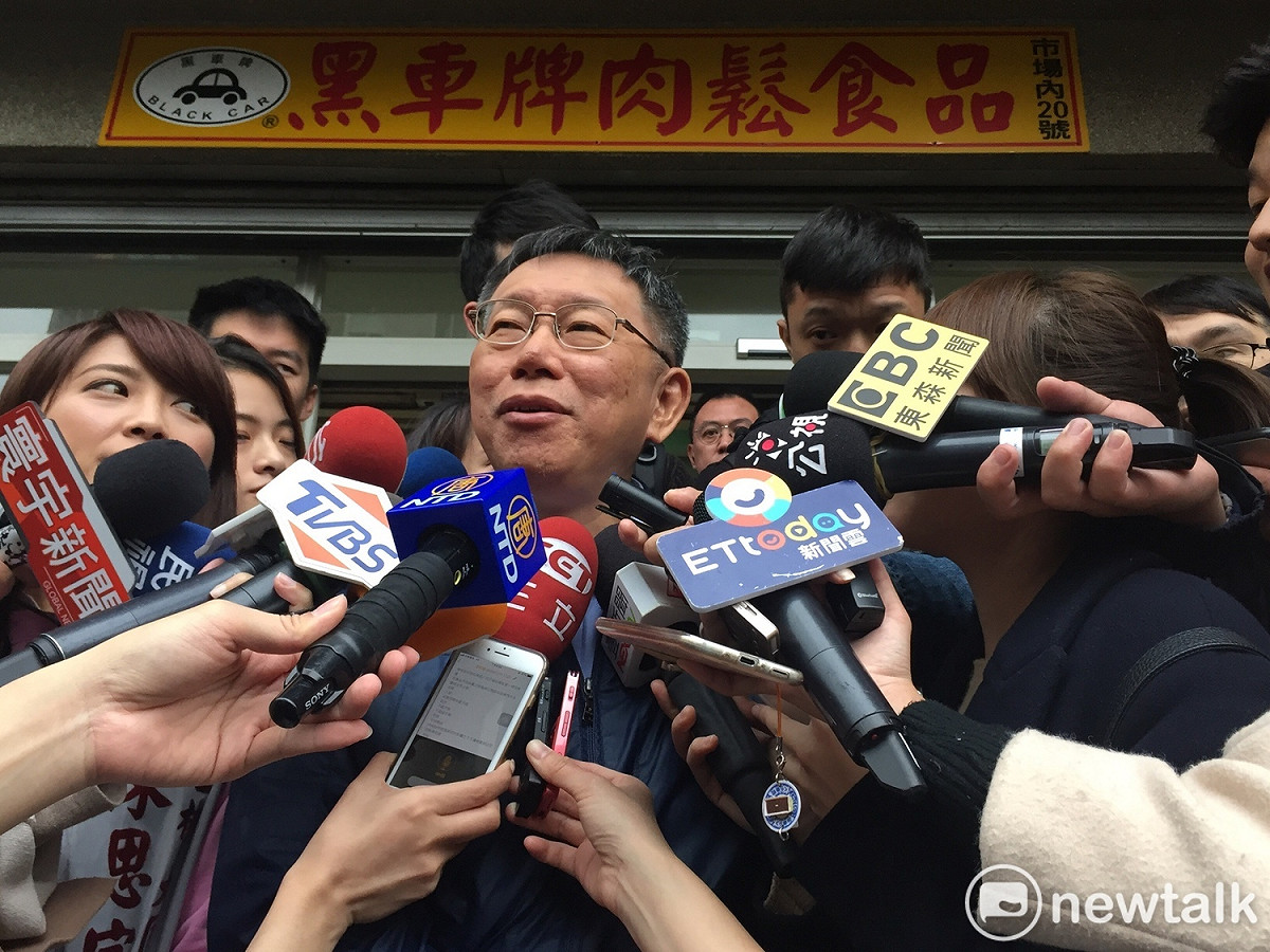 台北市長柯文哲今（20）下午陪同「柯家軍」候選人陳思宇在大同區掃街拜票。 圖：趙婉淳／攝