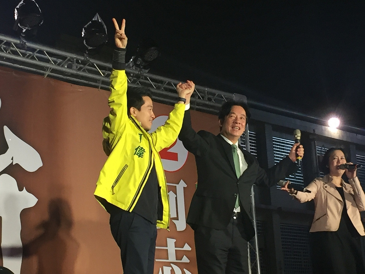 何志偉晚間到社子國小舉辦造勢大會。 圖：趙婉淳／攝
