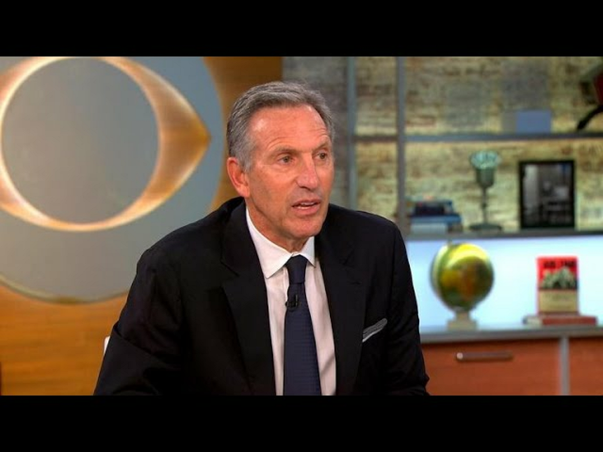 「華盛頓郵報」（The Washington Post）報導，星巴克前執行長舒茲（Howard Schultz）身價達33億美元（約新台幣1018億元），他形容自己是「終身民主黨人」。他尚未公開表態是否參選下屆美國總統大選，也仍未排除代表民主黨出征的可能性。 圖：翻攝自Youtube