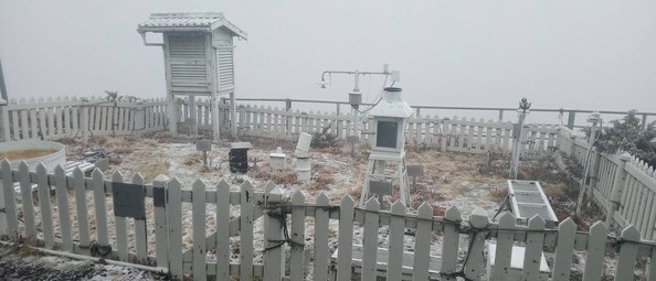 玉山初雪報到。 圖：中央氣象局/提供