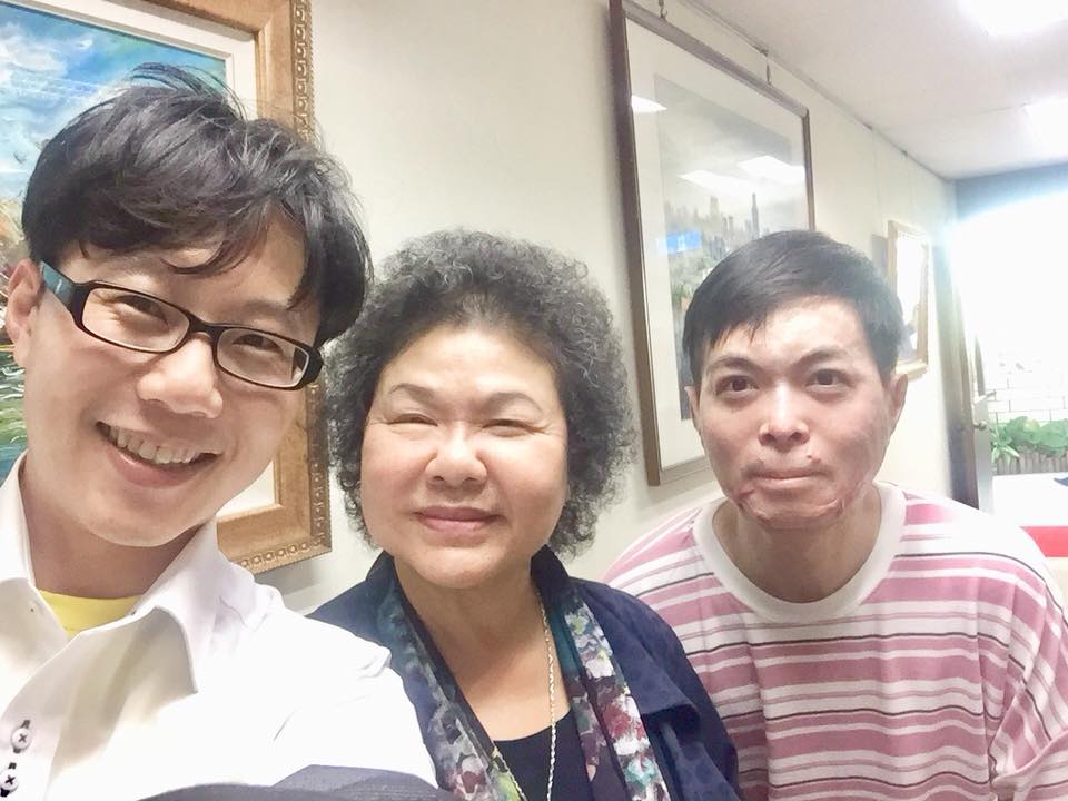 陳冠榮與前高雄市長陳菊的合照。 圖：翻攝自陳冠榮臉書