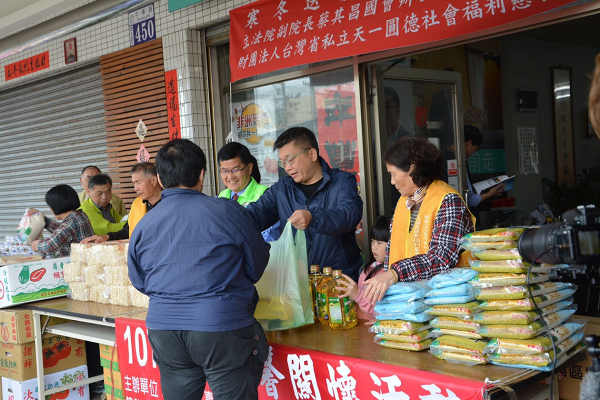 蔡其昌連續第九年舉辦寒冬送暖活動。 圖：台中市勞工服務社/提供