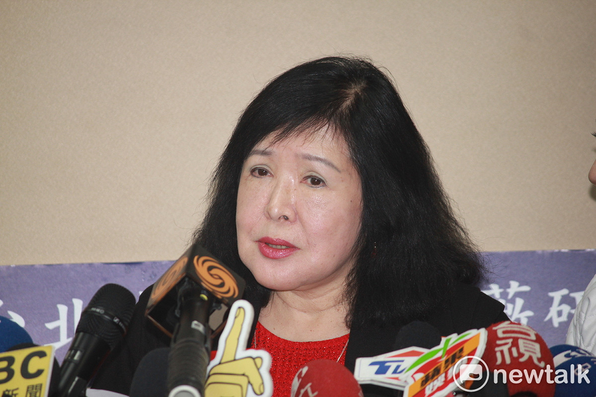 資深藝人鄭惠中一直熱衷政治，曾經和友人共組「演藝圈泛藍聯盟」。 圖 : 周煊惠 / 攝