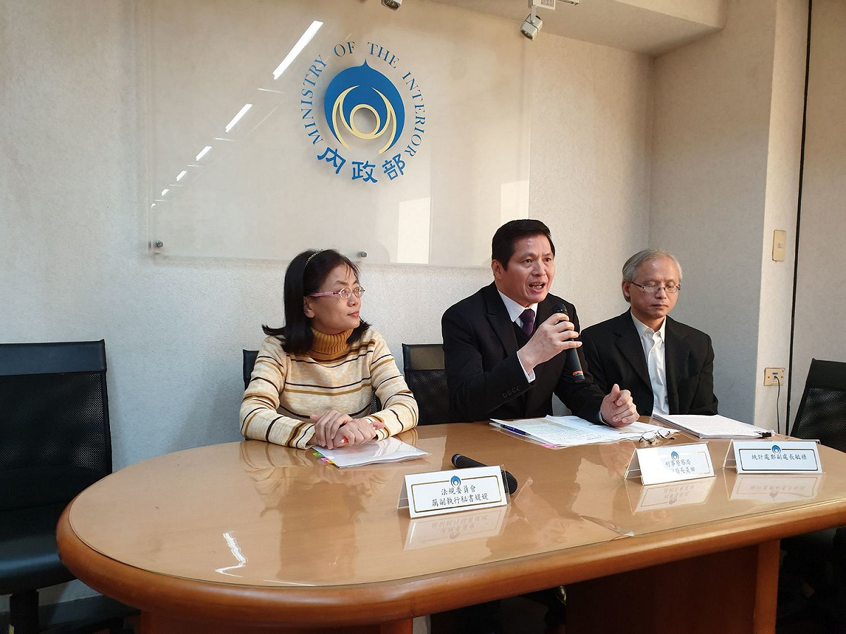 內政部表示，緝毒、打詐及掃黑是警方維護治安的3大重點。圖（中）為警政署刑事警察局副局長林炎田。 圖：謝莉慧/攝
