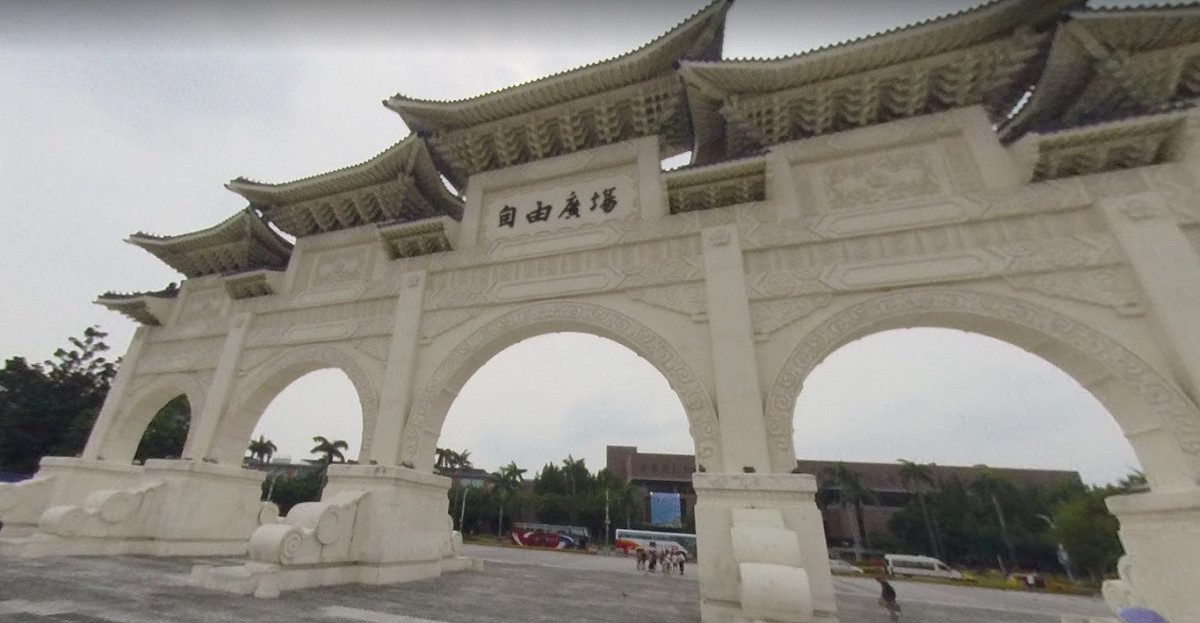 2007年12月6日把「大中至正」4字換成「自由廣場」。 圖：翻攝Google Map