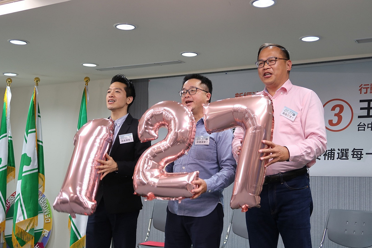 民進黨台北市立委候選人何志偉、秘書長羅文嘉、台中市立委候選人王義川23日呼籲選民1月27日出來投票。 圖：林朝億/攝