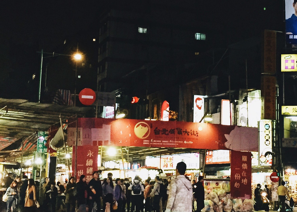寧夏夜市年貨大街 圖：閻芝霖/攝