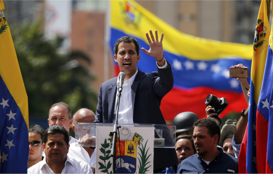 瓜伊多（Juan Guaido）宣布，將接掌國家行政權力，成立過渡政府，並舉行大選。 圖：達志影像/美聯社