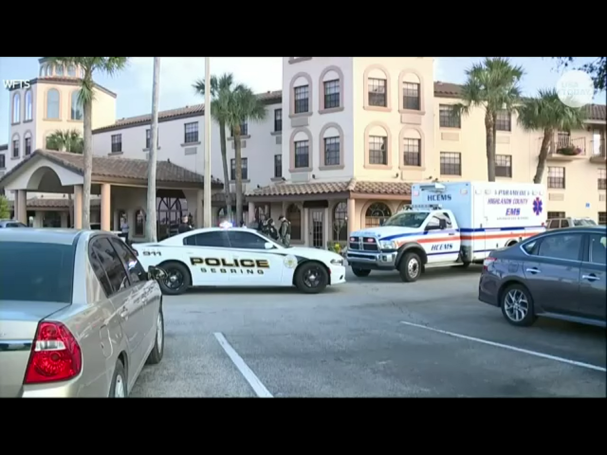 美國佛羅里達州警方說，佛州中部小鎮塞柏林一家銀行今天發生槍擊事件，槍手殺害至少5人後被捕。 圖：翻攝自Youtube