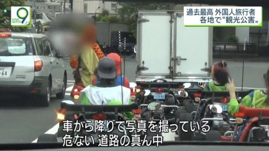 NHK報導外國人造成的觀光公害。 圖：翻攝自2018年12月18日NHK九點新聞