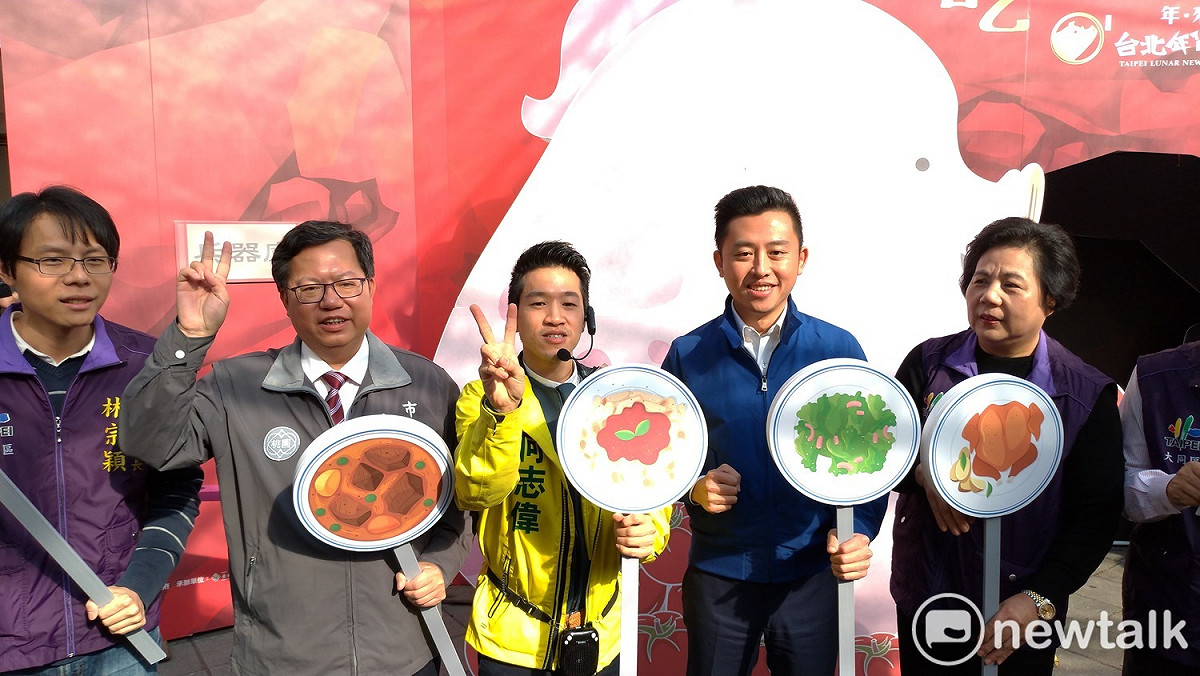 林智堅、鄭文燦陪同何志偉赴迪化街市場掃街。 圖：陳佩君／攝