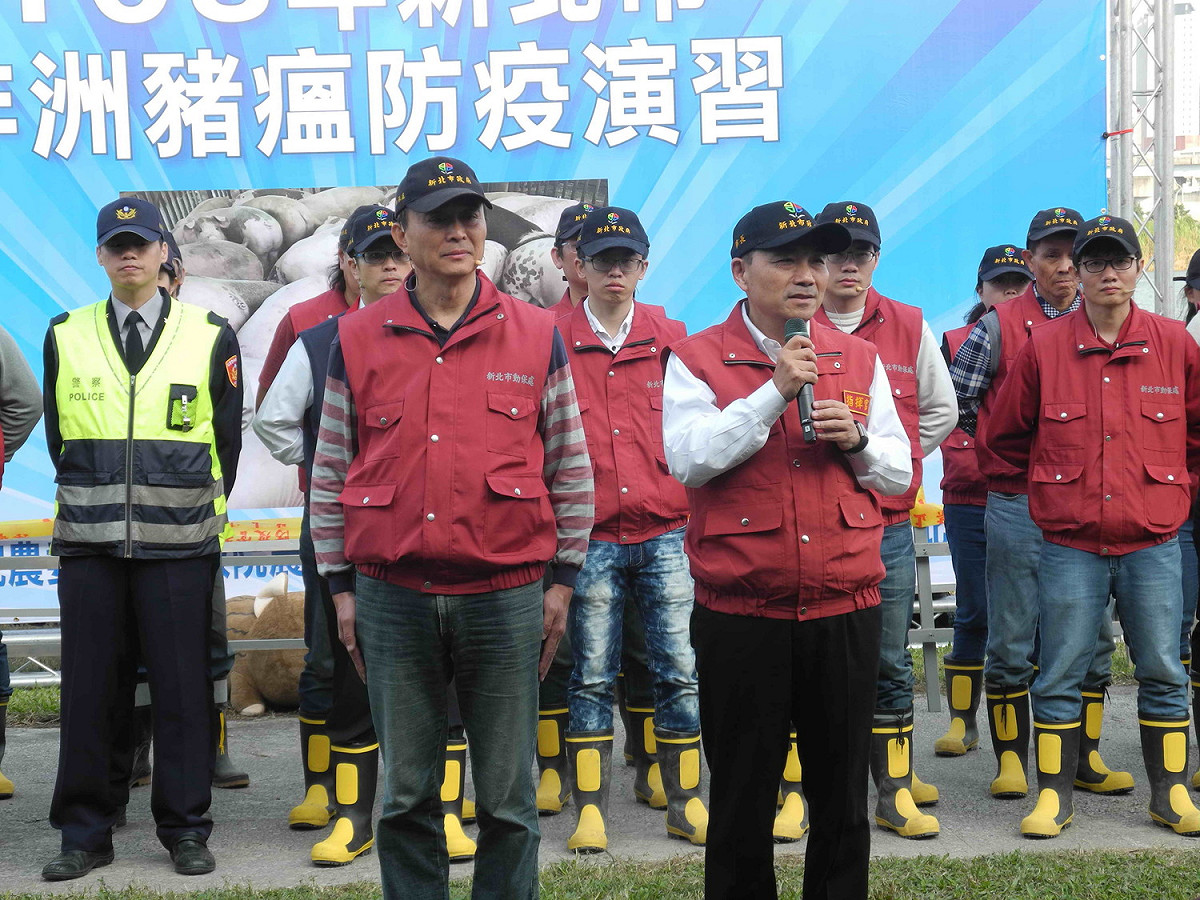 新北市長侯友宜宣布將進行第5次演習，並呼籲中央除了機場、海港防堵之外，應針對電商平台、網購郵購以及遊戲機台，加強違法大陸肉製品的源頭管制。 圖：王峻昌/攝