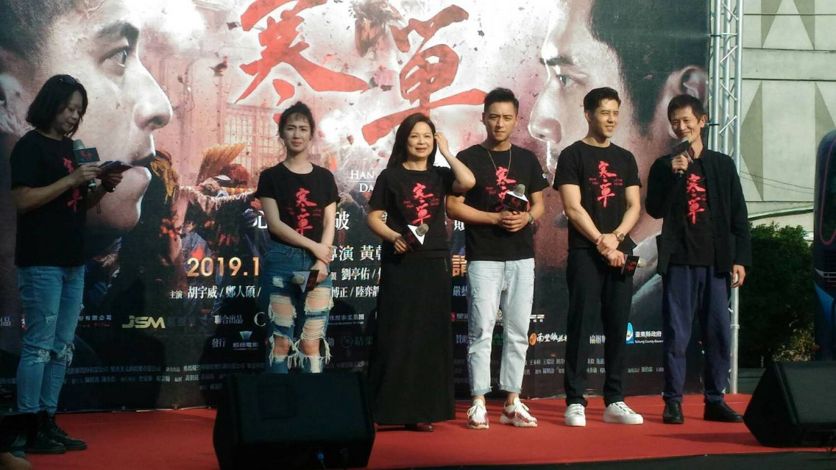 《寒單》主要演員在三鳳宮前舉行見面會。 圖：孫家銘／攝